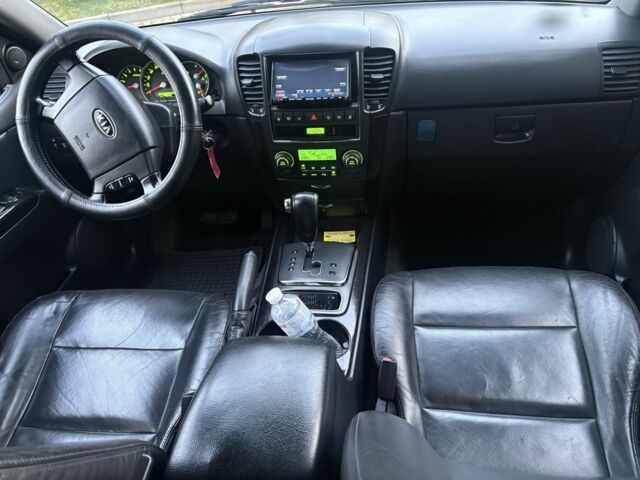 Серый Киа Соренто, объемом двигателя 2.5 л и пробегом 289 тыс. км за 3943 $, фото 5 на Automoto.ua