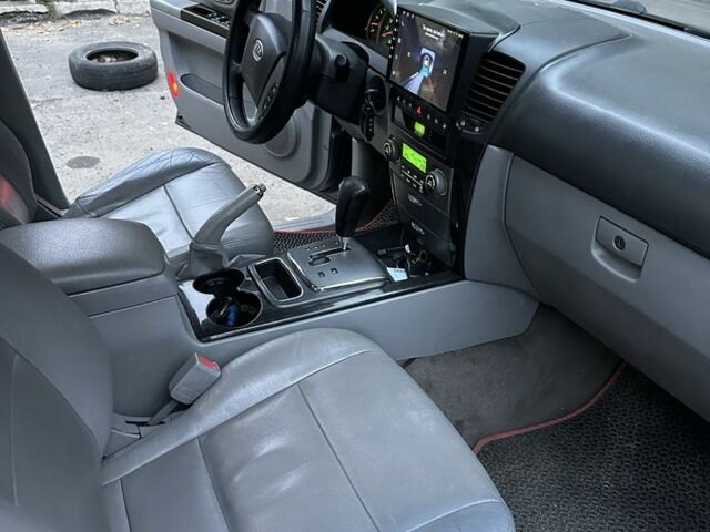 Сірий Кіа Соренто, об'ємом двигуна 2.5 л та пробігом 245 тис. км за 7500 $, фото 6 на Automoto.ua