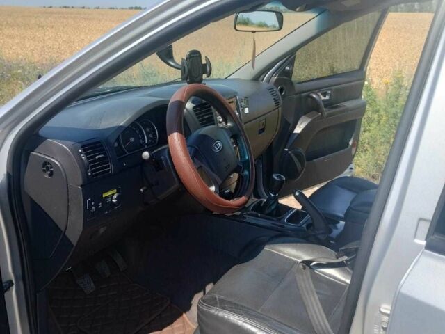 Сірий Кіа Соренто, об'ємом двигуна 2.5 л та пробігом 182 тис. км за 6500 $, фото 4 на Automoto.ua