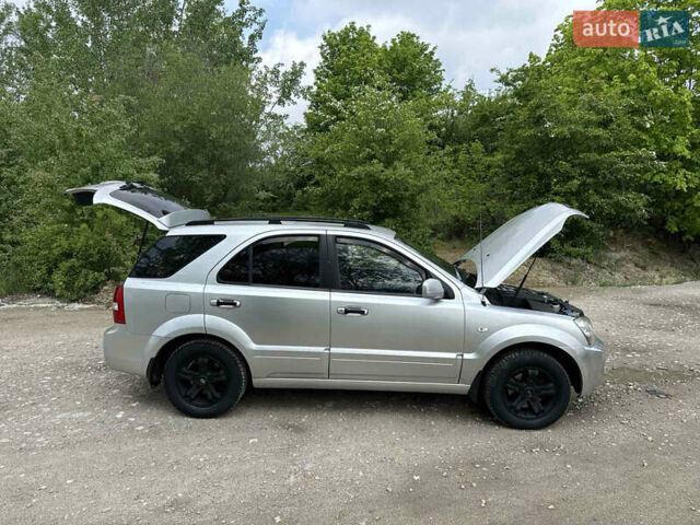 Сірий Кіа Соренто, об'ємом двигуна 2.5 л та пробігом 290 тис. км за 4800 $, фото 11 на Automoto.ua