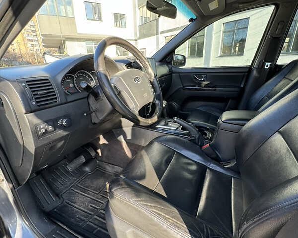 Сірий Кіа Соренто, об'ємом двигуна 3.3 л та пробігом 267 тис. км за 7700 $, фото 15 на Automoto.ua