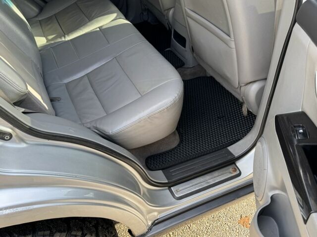 Серый Киа Соренто, объемом двигателя 2.5 л и пробегом 350 тыс. км за 8500 $, фото 11 на Automoto.ua