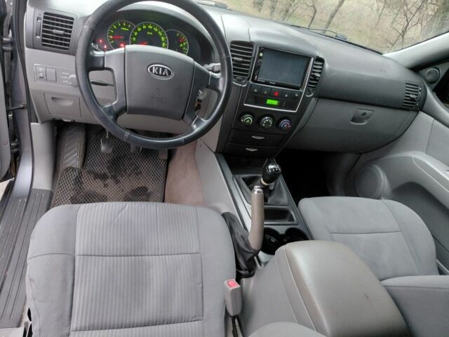 Сірий Кіа Соренто, об'ємом двигуна 2.5 л та пробігом 250 тис. км за 7700 $, фото 5 на Automoto.ua