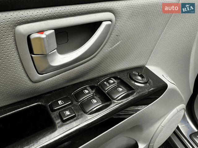 Серый Киа Соренто, объемом двигателя 2.5 л и пробегом 251 тыс. км за 7490 $, фото 10 на Automoto.ua