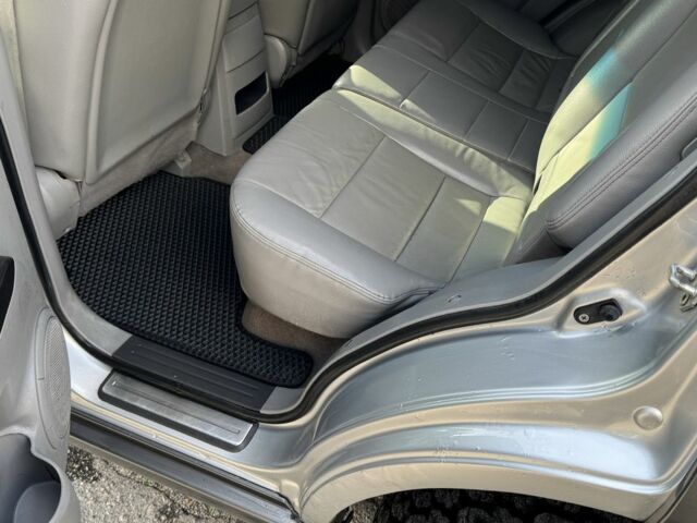 Серый Киа Соренто, объемом двигателя 2.5 л и пробегом 350 тыс. км за 8500 $, фото 13 на Automoto.ua