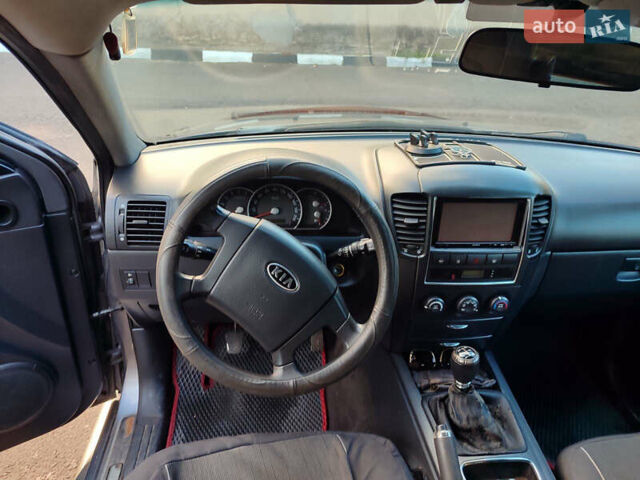 Серый Киа Соренто, объемом двигателя 2.5 л и пробегом 290 тыс. км за 8500 $, фото 6 на Automoto.ua