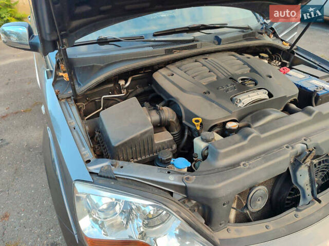 Серый Киа Соренто, объемом двигателя 2.5 л и пробегом 290 тыс. км за 8500 $, фото 10 на Automoto.ua