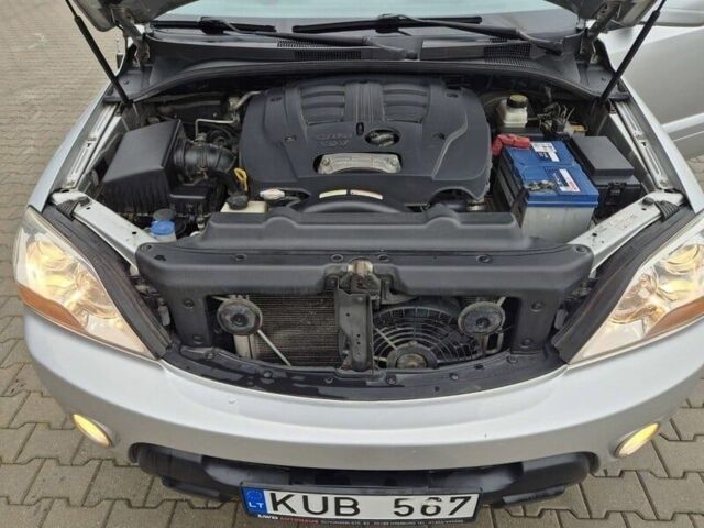 Серый Киа Соренто, объемом двигателя 2.5 л и пробегом 250 тыс. км за 3785 $, фото 13 на Automoto.ua