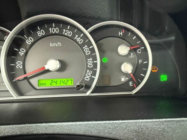 Серый Киа Соренто, объемом двигателя 2.5 л и пробегом 240 тыс. км за 6100 $, фото 20 на Automoto.ua