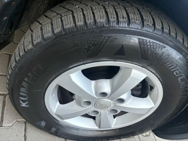 Серый Киа Соренто, объемом двигателя 2.5 л и пробегом 289 тыс. км за 3943 $, фото 6 на Automoto.ua