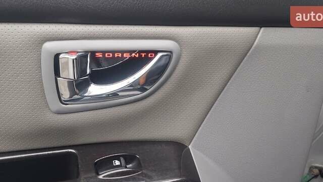 Сірий Кіа Соренто, об'ємом двигуна 2.5 л та пробігом 220 тис. км за 10500 $, фото 12 на Automoto.ua