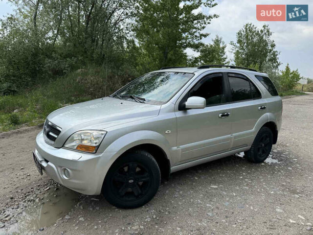 Сірий Кіа Соренто, об'ємом двигуна 2.5 л та пробігом 290 тис. км за 4800 $, фото 2 на Automoto.ua