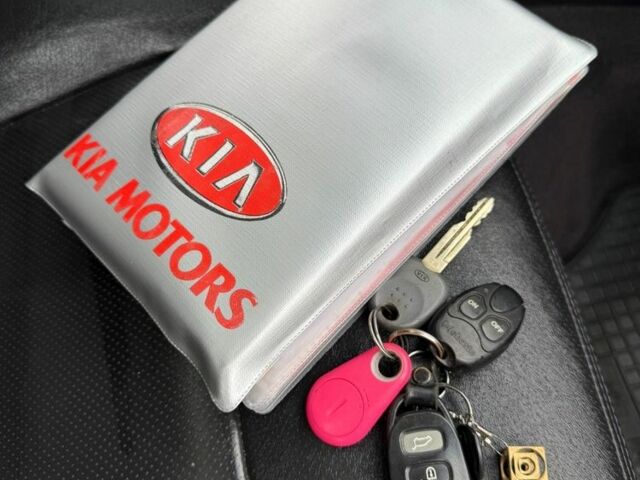 Серый Киа Соренто, объемом двигателя 2.5 л и пробегом 240 тыс. км за 6100 $, фото 17 на Automoto.ua