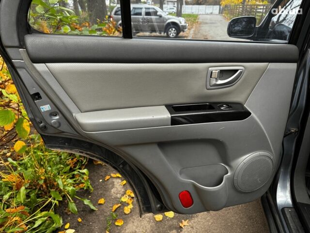 Серый Киа Соренто, объемом двигателя 2.5 л и пробегом 251 тыс. км за 7490 $, фото 19 на Automoto.ua