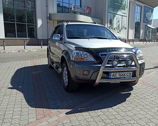 Серый Киа Соренто, объемом двигателя 3.3 л и пробегом 226 тыс. км за 7500 $, фото 4 на Automoto.ua