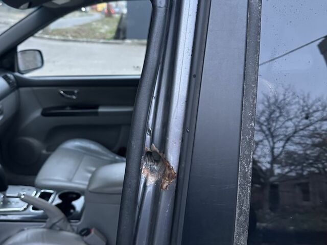 Сірий Кіа Соренто, об'ємом двигуна 2.5 л та пробігом 245 тис. км за 7500 $, фото 7 на Automoto.ua