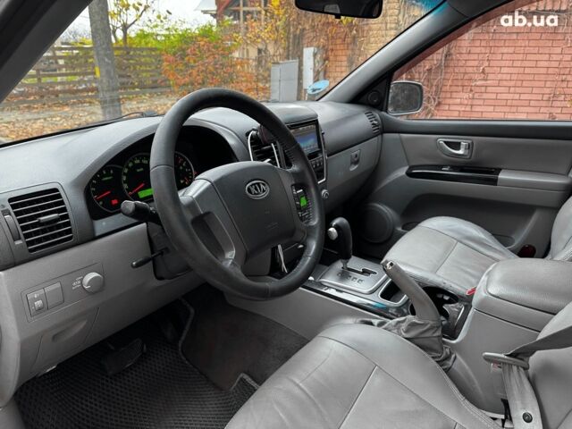 Серый Киа Соренто, объемом двигателя 2.5 л и пробегом 251 тыс. км за 7490 $, фото 11 на Automoto.ua