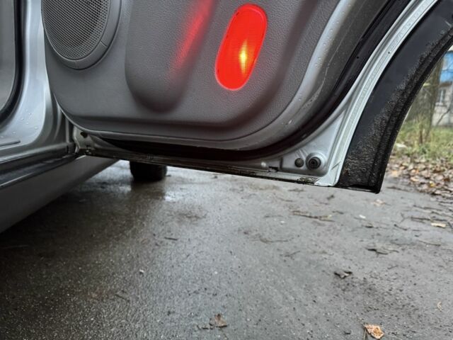 Серый Киа Соренто, объемом двигателя 3.3 л и пробегом 230 тыс. км за 8700 $, фото 4 на Automoto.ua