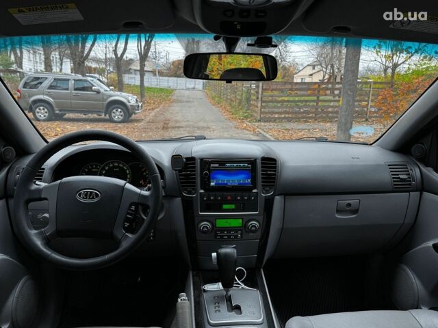 Серый Киа Соренто, объемом двигателя 2.5 л и пробегом 251 тыс. км за 7490 $, фото 21 на Automoto.ua