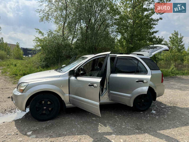 Сірий Кіа Соренто, об'ємом двигуна 2.5 л та пробігом 290 тис. км за 4800 $, фото 9 на Automoto.ua