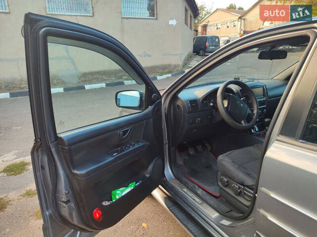 Серый Киа Соренто, объемом двигателя 2.5 л и пробегом 290 тыс. км за 8500 $, фото 5 на Automoto.ua