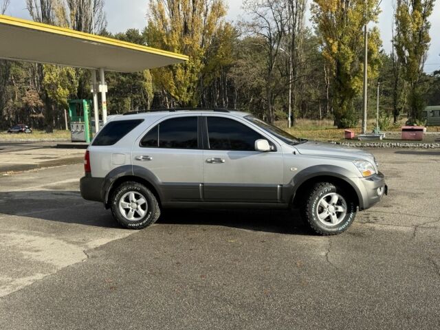 Серый Киа Соренто, объемом двигателя 2.5 л и пробегом 350 тыс. км за 8500 $, фото 4 на Automoto.ua