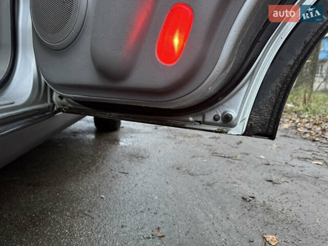 Серый Киа Соренто, объемом двигателя 3.3 л и пробегом 230 тыс. км за 8700 $, фото 4 на Automoto.ua