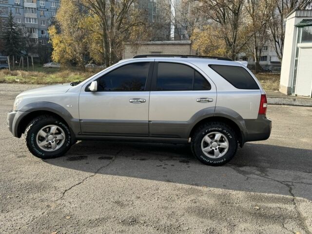 Серый Киа Соренто, объемом двигателя 2.5 л и пробегом 350 тыс. км за 8500 $, фото 8 на Automoto.ua