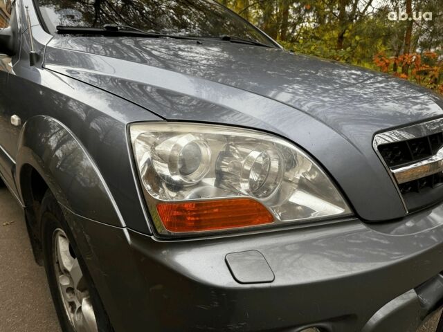 Серый Киа Соренто, объемом двигателя 2.5 л и пробегом 251 тыс. км за 7490 $, фото 3 на Automoto.ua
