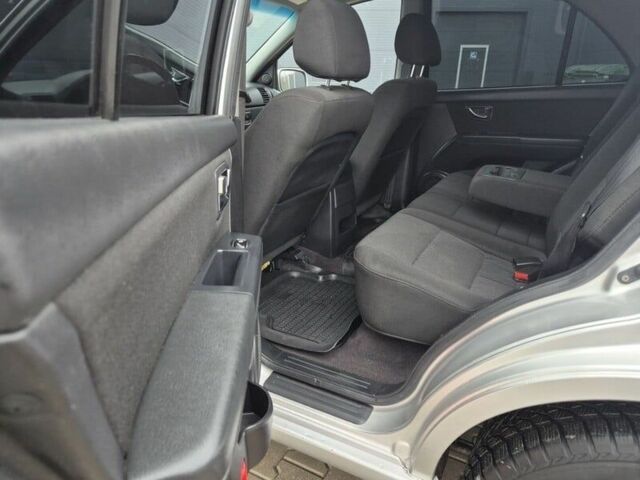 Серый Киа Соренто, объемом двигателя 2.5 л и пробегом 250 тыс. км за 3785 $, фото 10 на Automoto.ua