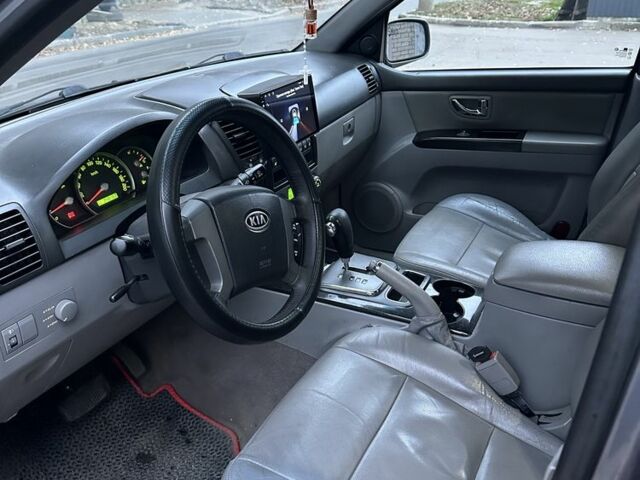 Сірий Кіа Соренто, об'ємом двигуна 2.5 л та пробігом 245 тис. км за 7500 $, фото 5 на Automoto.ua