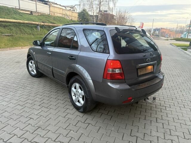 Серый Киа Соренто, объемом двигателя 2.5 л и пробегом 289 тыс. км за 3943 $, фото 2 на Automoto.ua