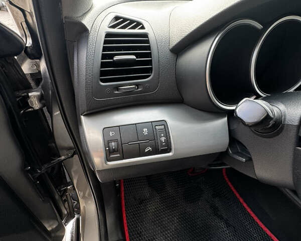 Кіа Соренто 2009 у Рівному на Automoto.ua Сірий Кіа Соренто, об'ємом двигуна 2.2 л та пробігом 265 тис. км за 12500 $, фото 30 на Automoto.ua