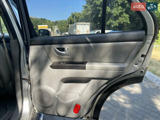Серый Киа Соренто, объемом двигателя 2.5 л и пробегом 175 тыс. км за 8500 $, фото 20 на Automoto.ua