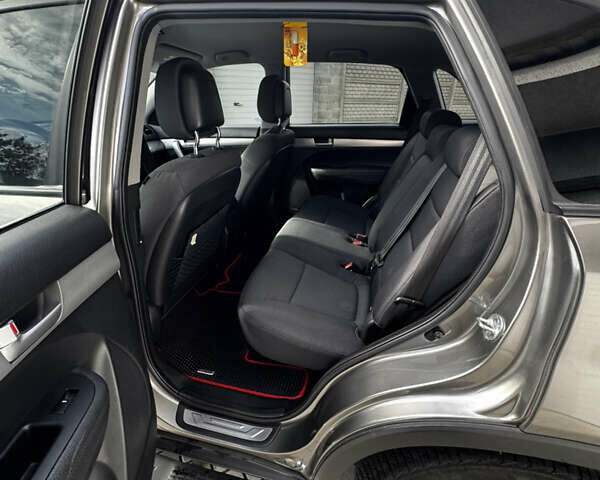 Кіа Соренто 2009 у Рівному на Automoto.ua Сірий Кіа Соренто, об'ємом двигуна 2.2 л та пробігом 265 тис. км за 12500 $, фото 22 на Automoto.ua