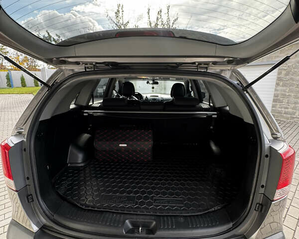 Кіа Соренто 2009 у Рівному на Automoto.ua Сірий Кіа Соренто, об'ємом двигуна 2.2 л та пробігом 265 тис. км за 12500 $, фото 18 на Automoto.ua