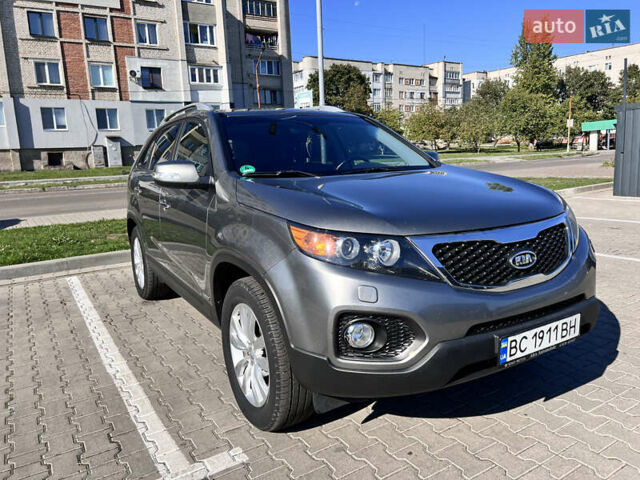 Серый Киа Соренто, объемом двигателя 2.2 л и пробегом 211 тыс. км за 13900 $, фото 2 на Automoto.ua