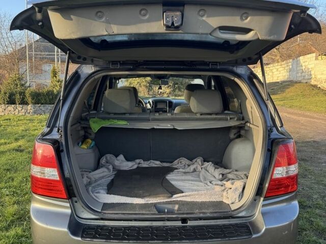 Серый Киа Соренто, объемом двигателя 2.5 л и пробегом 180 тыс. км за 5200 $, фото 6 на Automoto.ua