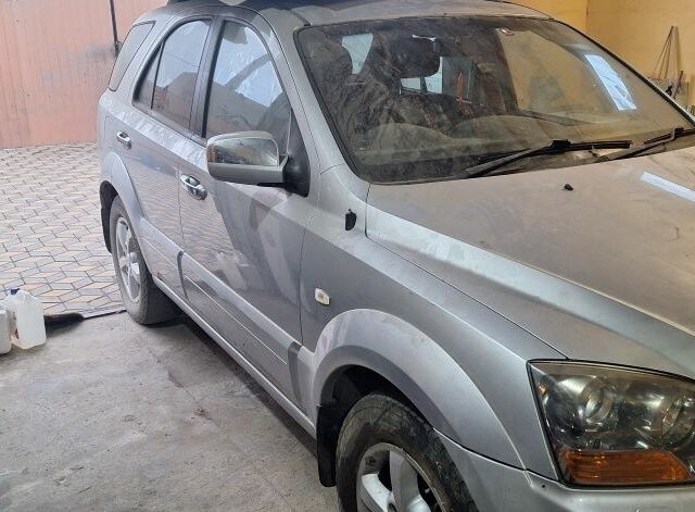 Серый Киа Соренто, объемом двигателя 0 л и пробегом 200 тыс. км за 1000 $, фото 1 на Automoto.ua