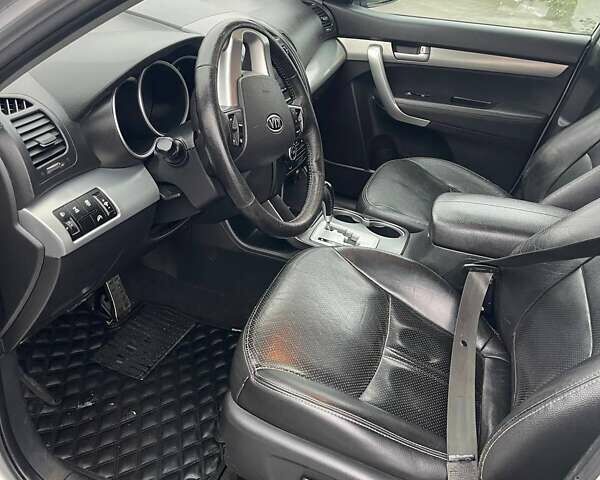 Серый Киа Соренто, объемом двигателя 2.2 л и пробегом 217 тыс. км за 11750 $, фото 24 на Automoto.ua