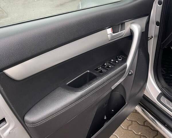 Серый Киа Соренто, объемом двигателя 2.2 л и пробегом 217 тыс. км за 11750 $, фото 23 на Automoto.ua