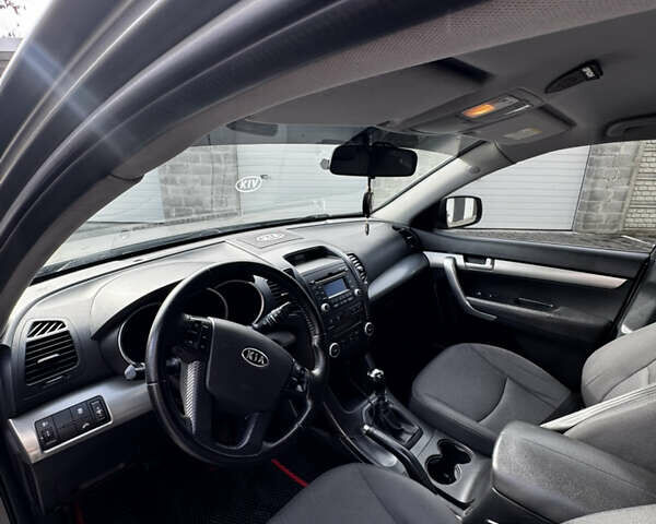 Кіа Соренто 2009 у Рівному на Automoto.ua Сірий Кіа Соренто, об'ємом двигуна 2.2 л та пробігом 265 тис. км за 12500 $, фото 26 на Automoto.ua