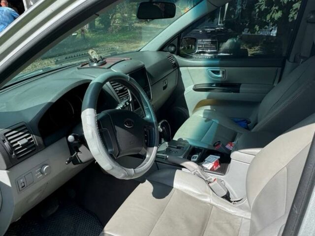 Сірий Кіа Соренто, об'ємом двигуна 2.5 л та пробігом 320 тис. км за 8200 $, фото 7 на Automoto.ua