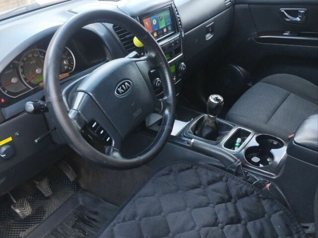 Серый Киа Соренто, объемом двигателя 2.5 л и пробегом 198 тыс. км за 7400 $, фото 5 на Automoto.ua