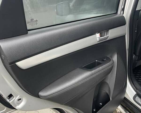 Серый Киа Соренто, объемом двигателя 2.2 л и пробегом 217 тыс. км за 11750 $, фото 18 на Automoto.ua