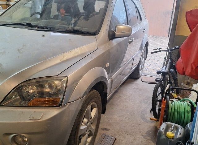 Серый Киа Соренто, объемом двигателя 0 л и пробегом 200 тыс. км за 1000 $, фото 2 на Automoto.ua