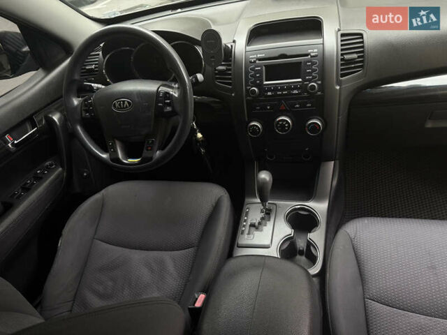 Серый Киа Соренто, объемом двигателя 2.36 л и пробегом 205 тыс. км за 9900 $, фото 4 на Automoto.ua