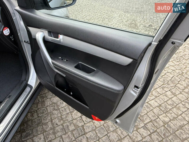 Серый Киа Соренто, объемом двигателя 2.2 л и пробегом 225 тыс. км за 12950 $, фото 58 на Automoto.ua