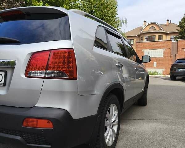 Серый Киа Соренто, объемом двигателя 2.4 л и пробегом 137 тыс. км за 11999 $, фото 9 на Automoto.ua