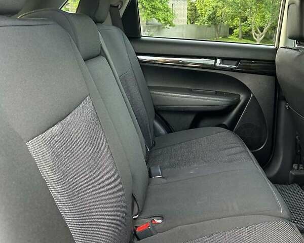 Серый Киа Соренто, объемом двигателя 2.4 л и пробегом 260 тыс. км за 11500 $, фото 13 на Automoto.ua